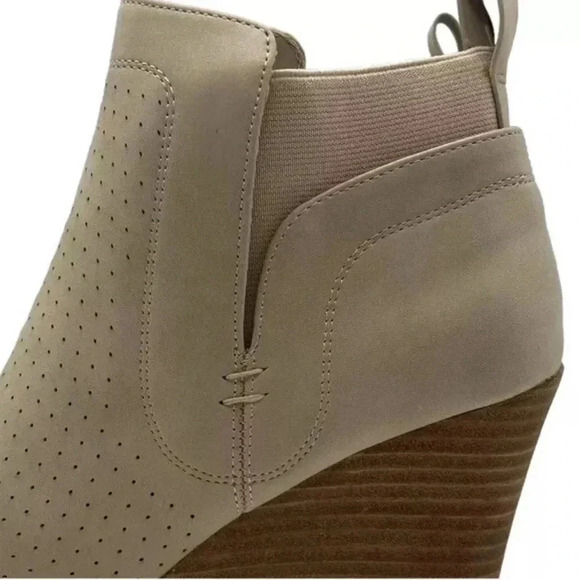 New DOLCE VITA Gerdie Vegan Leather Comfort Wedge Bootie Beige Winter Boot 9 - Picture 5 of 14